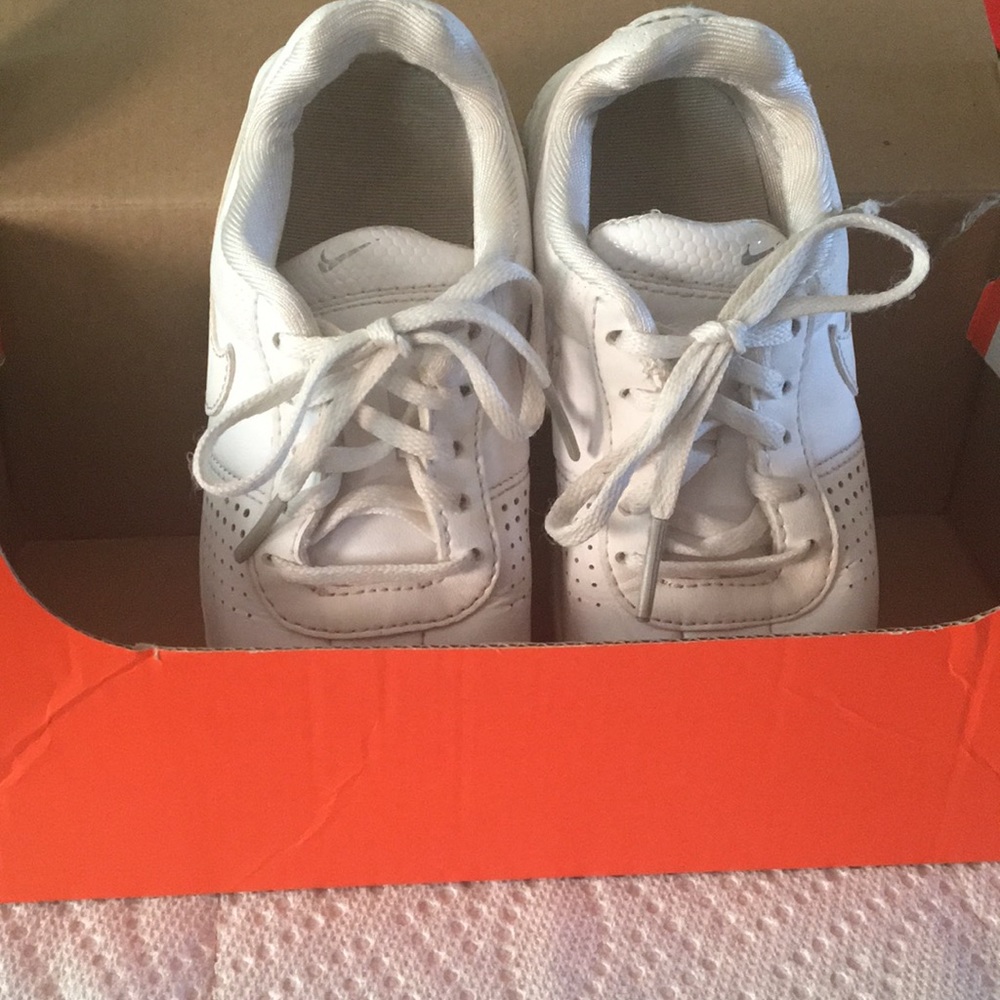 Nike - Picture 2 of 6